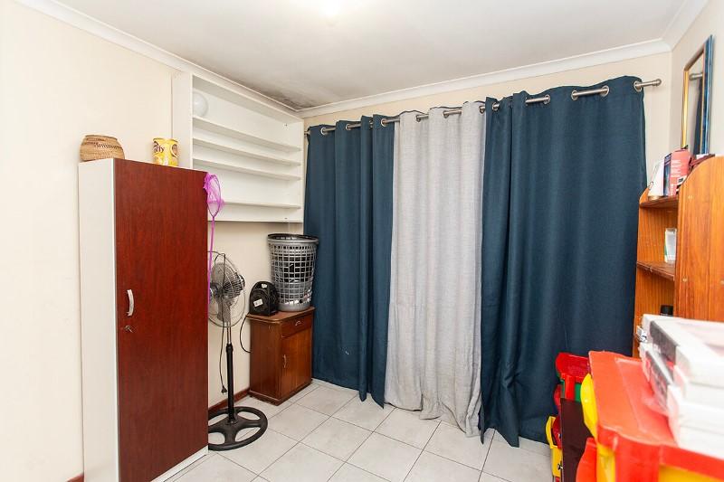 3 Bedroom Property for Sale in Peerless Park West Western Cape